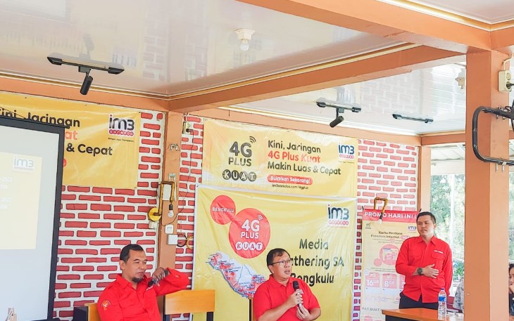 Tim Indosat saat berdiskusi dalam gathering media sekaligus silaturahmi di Try Me Cafee 