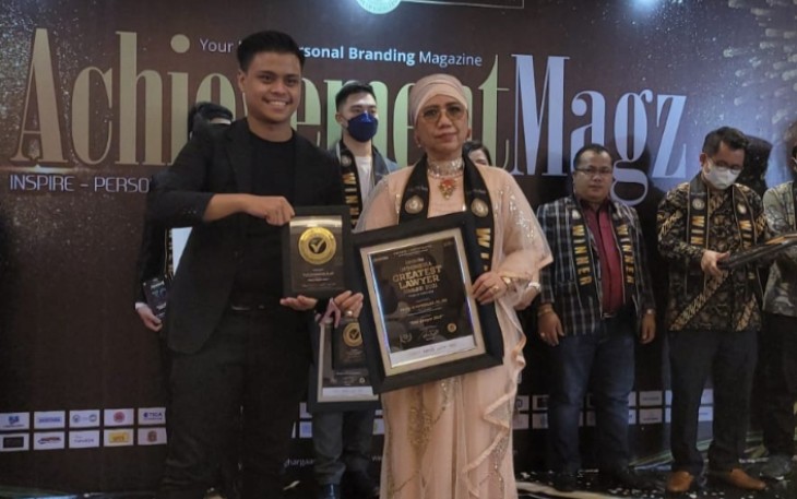 Dr. (C) Hj. Nurmalah SH.MH mendapatkan penghargaan dari INDONESIA ACHIEVEMENT MAGAZINE dan Yayasan Penghargaan Prestasi Indonesia.