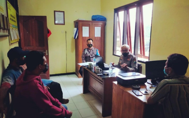 Situasi Saat Pelapor Melaporkan Terlapor ke Polsek Wonotirto 