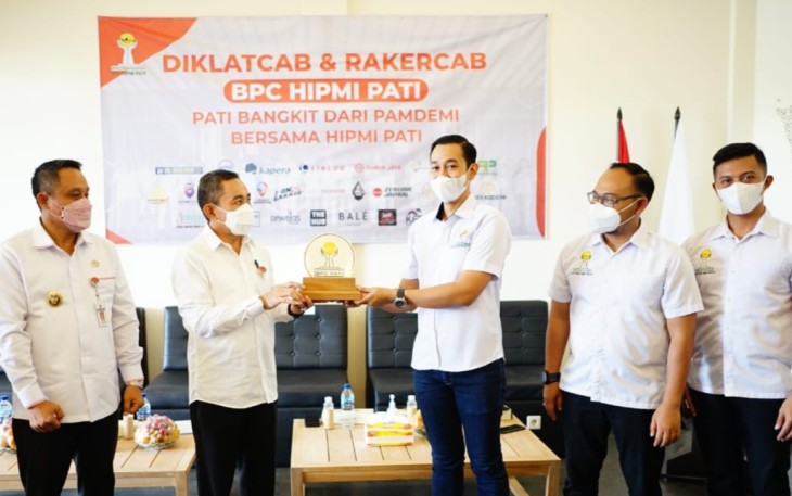 Bupati Minta HIPMI Dukung Pemulihan Ekonomi Lokal 