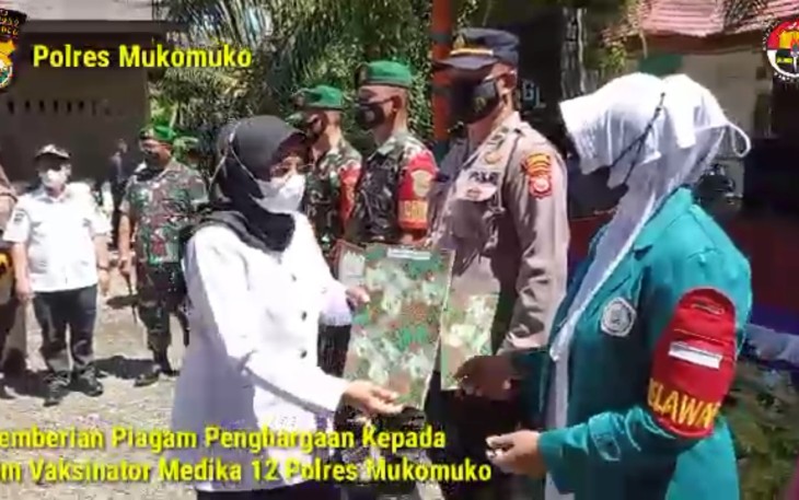 Ustad dan Nakes Dapat Penghargaan Kapolres Dalam Sukseskan Vaksinasi
