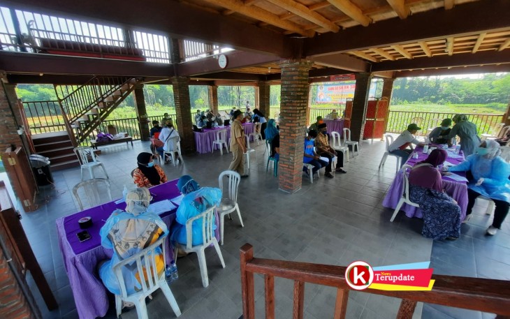 Vaksinasi Covid-19 di Kecamatan Selopuro, Kabupaten Blitar. (foto : Faisal NR / Klikwarta.com)