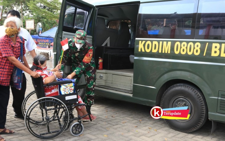 Warga Difabel Blitar Saat Difasilitasi Antar-Jemput Kodim 0808/Blitar Usai Vaksinasi (foto : Kodim 0808/Blitar kepada Klikwarta.com)