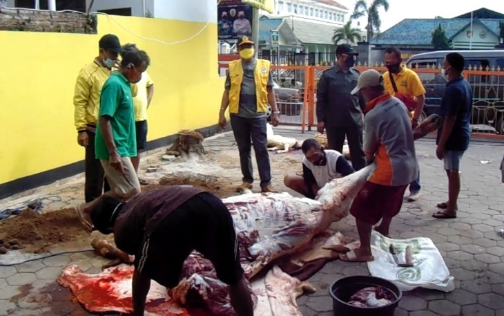 DPD Partai Golkar Sukoharjo Bagikan Daging Kurban
