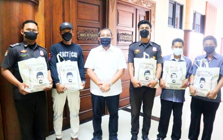 Sahat Bagikan 5000 Sembako  Masyarakat ke Terdampak Covid-19