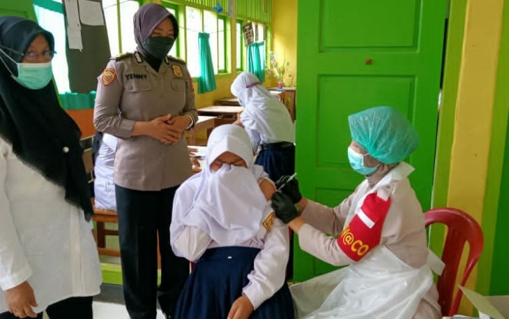 Polres Bengkulu Utara Gelar Gerai Vaksin Mobile di SMP Negeri 04