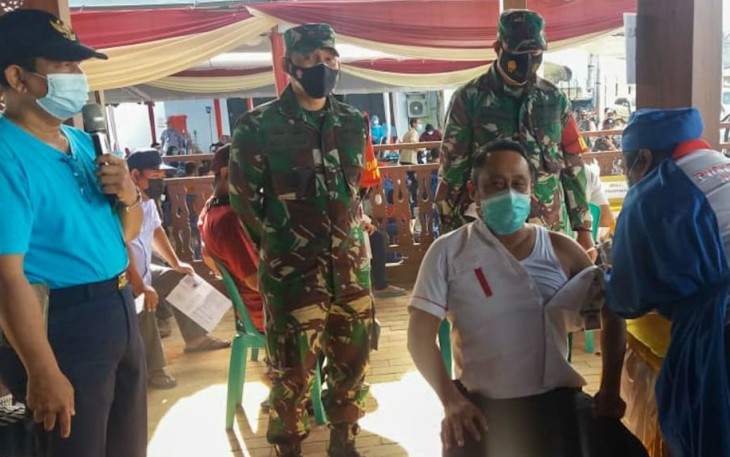 Wabup Safin Lakukan Monitoring dan melaksanakan vaksinasi