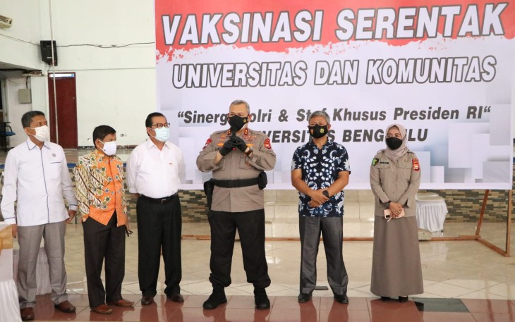 Kapolda Bengkulu Irjen Pol Drs Guntur Setyanto MSi Tinjau Lokasi Vaksinasi