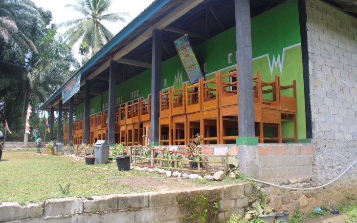 Tunjang Fasilitas Sekolah, Pemda BU Hibahkan 200 Unit Kursi dan Meja