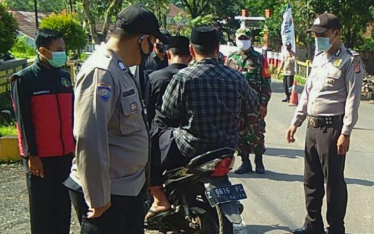 Polisi di Cisompet Terus Gelar Patroli Ops Yustisi dan Himbauan Pakai Masker 