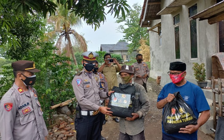 Polres Majalengka Salurkan Ratusan Sembako dari Taruna Akabri 1989 Bagi Warga Terdampak Covid-19