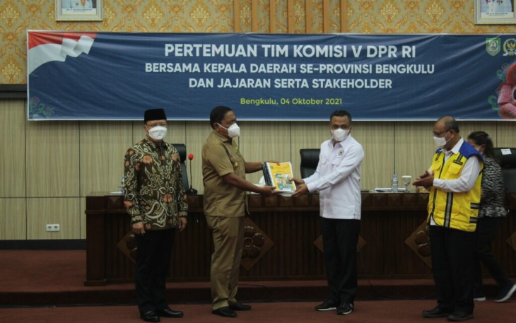 WABUP Bengkulu Tengah Menghadiri Pertemuan Tim KOMISI V DPR RI Bersama Seluruh Kepala Daerah Se-Provinsi Bengkulu