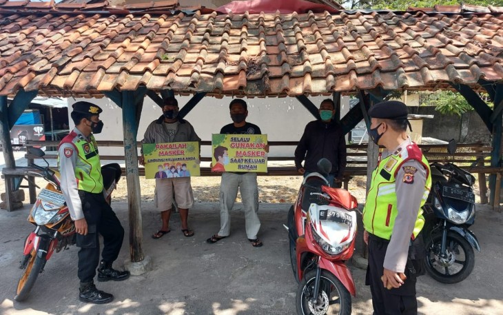 Sosialisasi Dan Edukasi Disiplin Prokes Unit Samapta Polres Majalengka Sapa Warga di Pangkalan Ojek