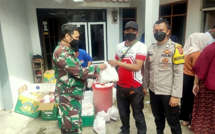 Kapolsek Maja-Polres Majalengka, Melalui Bhabinkamtibmas Bersinergi Dengan Bhabinsa Pantau Penyaluran BPNT Pastikan Tepat Sasaran.