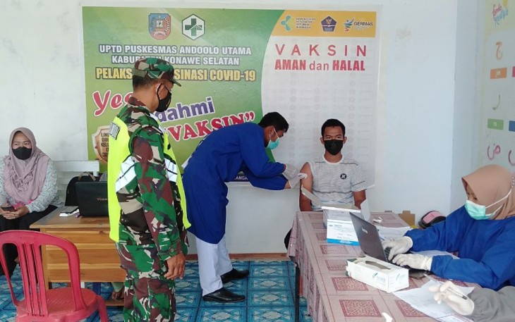Babinsa Kodim Kendari Kembali Monitoring Pelaksanaan Vaksinasi Tahap II