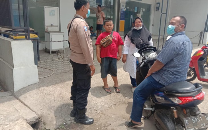 Cegah Covid-19, Bhabinkamtibmas Polsek Ligung Tegur Warga Yang Tidak Pakai Masker
