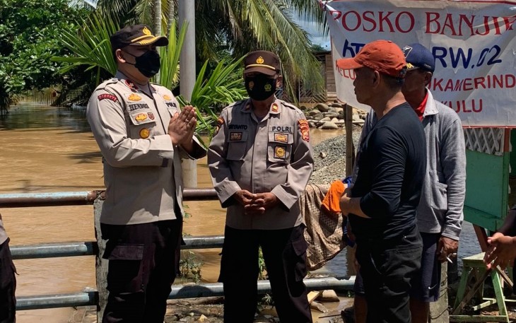 Wakapolres Bengkulu Bagikan Bantuan