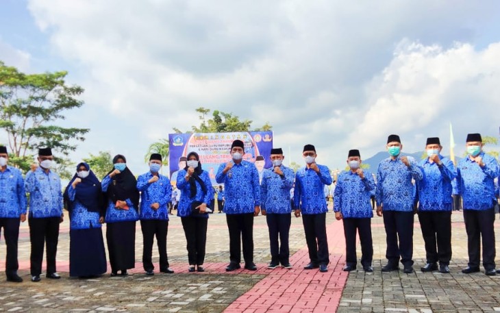 PLT Bupati Bintan Menjadi Irup Peringati PGRI Ke- 76 di sejalankan dengan HUT Korpri ke 50 
