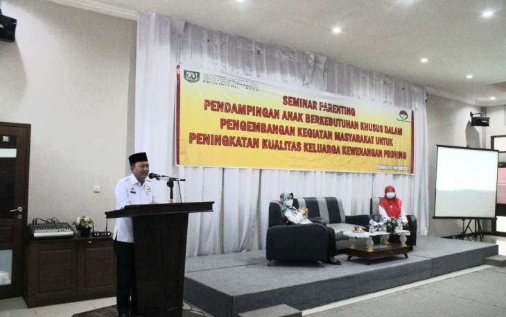  Sekda Provinsi Bengkulu Hamka Sabri, saat menjadi Narasumber pada Seminar Parenting Pendampingan Anak Berkebutuhan Khusus