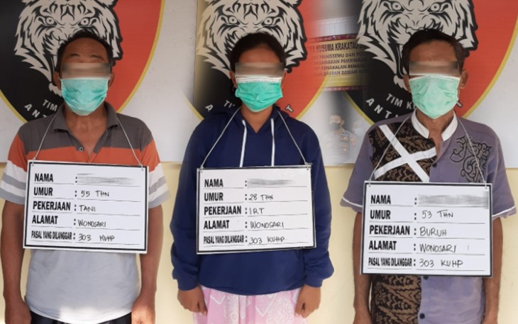 Tiga Penjudi Togel saat diamankan
