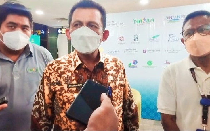 Gubernur Kepulauan Riau H. Ansar Ahmad SE. MM didampingi Plt. Bupati Bintan Roby Kurniawan S.P.W.K  bersama GGM PT Bintan Resort Cakrawala Abdul Wahab