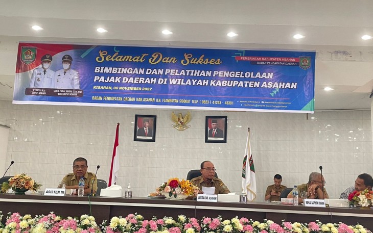 Sekda Kabupaten Asahan saat Buka Bimbingan Dan Pelatihan Pengelolaan Pajak Daerah Di Wilayah Kabupaten Asahan
