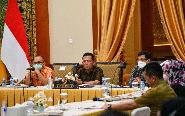 Gubernur Kepulauan Riau H. Ansar Ahmad langsung menggelar Rapat Persiapan Peluncuran Vaksin Booster di Gedung Daerah