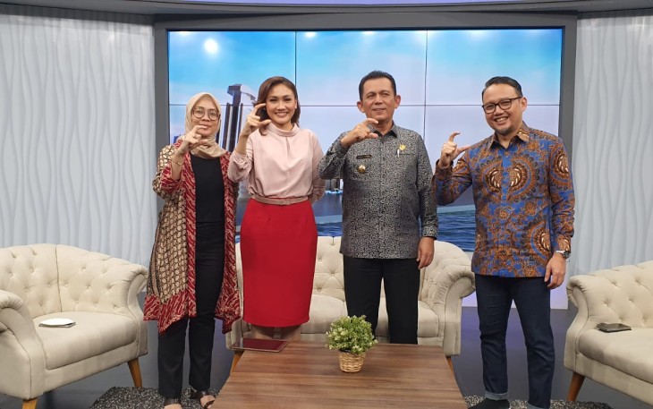 Gubernur Ansar saat menjadi pembicara di Newsline Metro TV bersama Kepala Divisi Infrastruktur Lastmile/Backhaul Badan Aksesibilitas Telekomunikasi dan Informatika (BAKTI) Kominfo Feriandi Mirza, Kamis (28/7). 