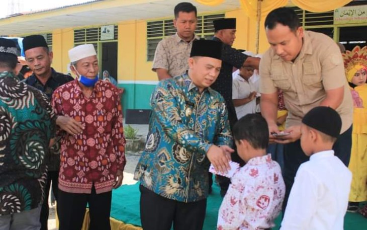 Murid Yayasan Pendidikan Islam Pardamean saat Terima Santunan Dari Bupati Labuhanbatu