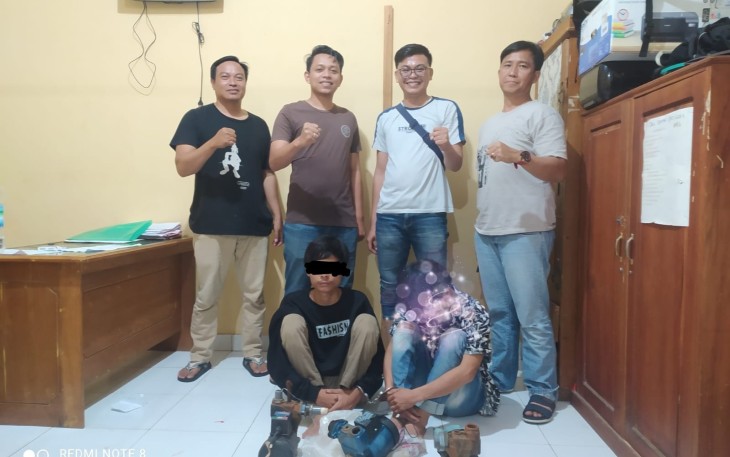 Tersangka (diborgol) saat diamankan