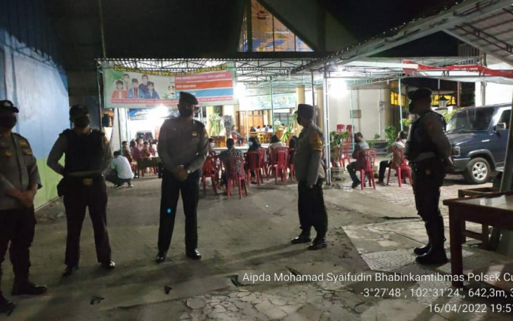 Personel Polres Rejang Lebong saat melaksanakan pengawasan serta pengamanan