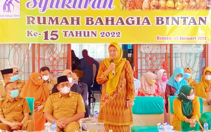 Ketua TP-PKK Provinsi Kepulauan Riau Hj. Dewi Kumalasari  saat memberikan sambutan