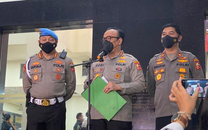 Kadiv Humas Polri Irjen Dedi Prasetyo kepada wartawan usai sidang etik Ferdy Sambo di Gedung TNCC, Mabes Polri, Jakarta Selatan Jumat (26/8). 
