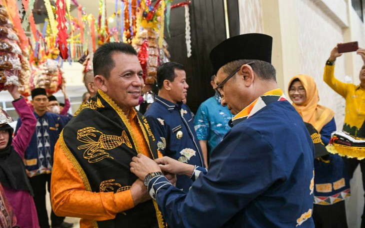 Gubernur Ansar saat menghadiri pelantikan Ketua IWAKUSI Tanjungpinang-Bintan