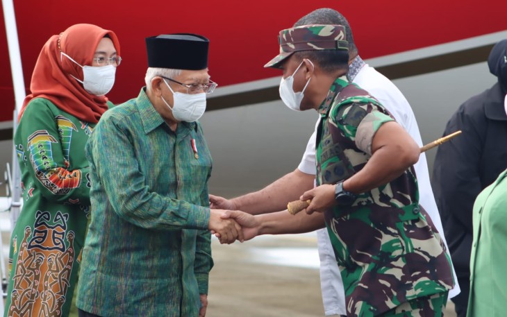 Pangdam Kasuari saat Sambut Wapres RIdi Kaimana