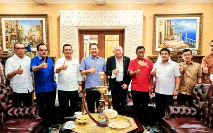 Ketua MPR Bamsoet foto bersama dalam pembahasan lanjutan bersama Gubernur Kepulauan Riau, H Ansar Ahmad, Sabtu (12/3/2021) malam kemarin.