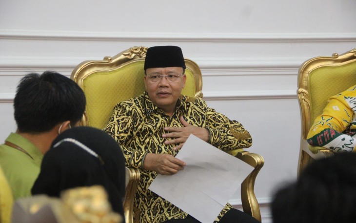 Gubernur Rohidin saat audiensi bersama Kepala Badan Pusat Statistik (BPS) Bengkulu Win Rizal beserta jajaran terkait Pendataan REGSOSEK Tahun 2022, di Gedung Daerah Balai Raya Semarak Bengkulu, Ahad (23/10). 
