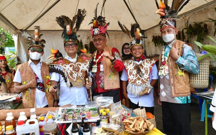 Sekretaris Kementerian Koperasi dan UKM Arif Rahman Hakim, saat membuka Kongres Ke-1 Dewan Pengurus Pusat (DPP) Gerakan Kewirausahaan Nasional (GKN) Indonesia, di Kota Banjarbaru, Kalimantan Selatan, Jumat (25/3).