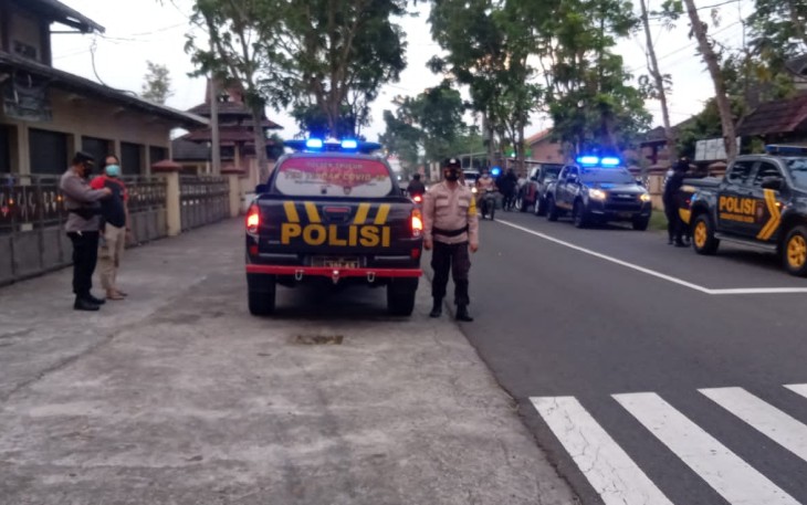 Petugas dari Polres Klaten Sedang Melakukan Patroli Jelang Idul Fitri 1443 H