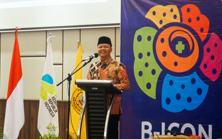  Gubernur Bengkulu Rohidin Mersyah saat menjadi Keynote Speaker pada Bengkulu International Conference On Health Poltekkes Kemenkes Bengkulu, Selasa (15/11/2022). 