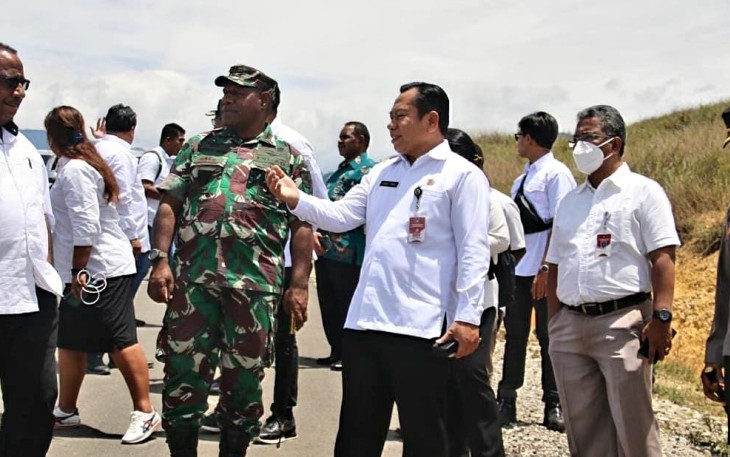 Pokja III Satgas Pengawalan DOB saat Tinjau Calon Kantor Sementara OPD 