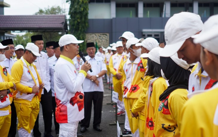 Gubernur Bengkulu Rohidin Mersyah saat Lepas Kontingen Popnas Bengkulu