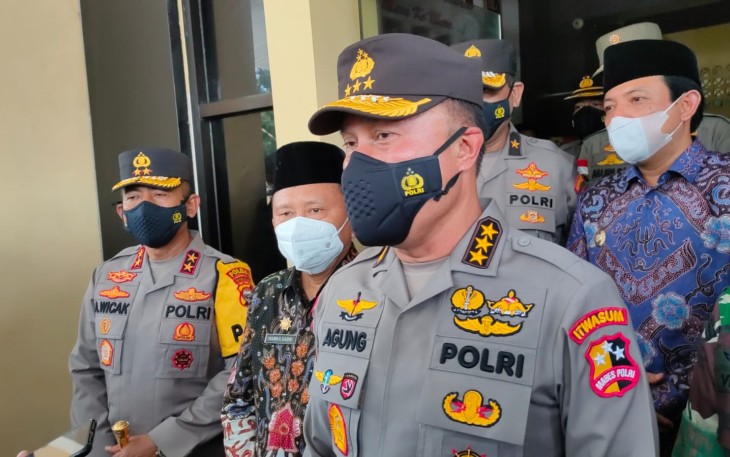 Irwasum Polri Komjen Pol Drs., Agung Budi Maryoto, M.Si saat diwawancarai awak media Kamis (10/03/2022)