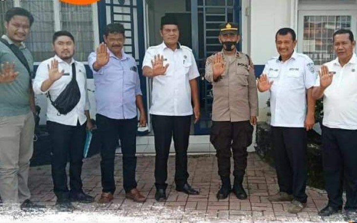 Foto bersama usai acara