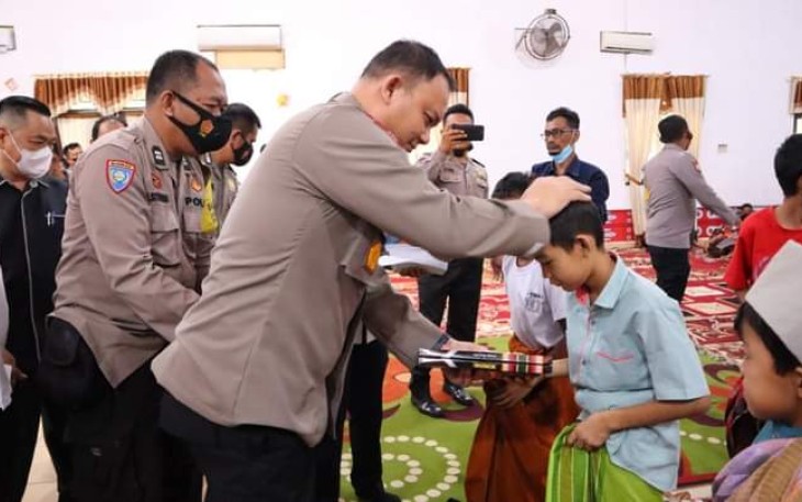 Polres Labuhanbatu saat Gelar Bakti Sosial
