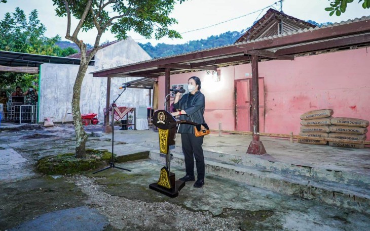 Puan dalam acara Penyerahan Bantuan Stimulan Penyediaan Rumah Swadaya Individu Prasejahtera di Dusun Joho, Desa Giriwono, Wonogiri, Selasa (26/04).