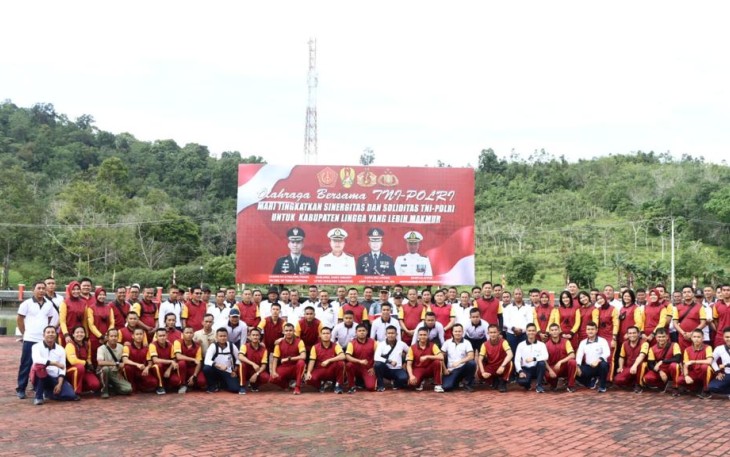 Polres Lingga saat gelar olahraga bersama dengan TNI di Mapolres lingga, Selasa (23/08/222).