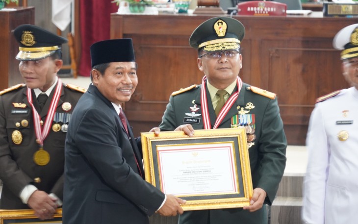 Danrem 064/MY saat menghadiri Rapat Paripurna Istimewa Peringatan Hari Ulang Tahun (HUT) Provinsi Banten ke-22 di Ruang Rapat Paripurna DPRD Provinsi Banten, Selasa (4/10/2022).