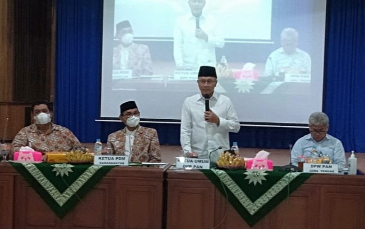 Ketum PAN sekaligus Wakil Ketua MPR RI, Zulkifli Hasan memberikan sambutan saat berkunjung ke Gedung Dakwah Muhammadiyah Karanganyar.