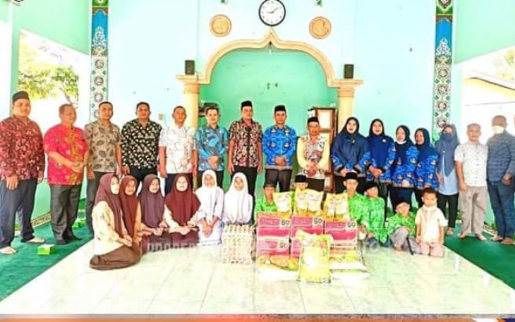 Pemkab Labuhanbatu saat Berikan Tali Asih ke Panti Asuhan 